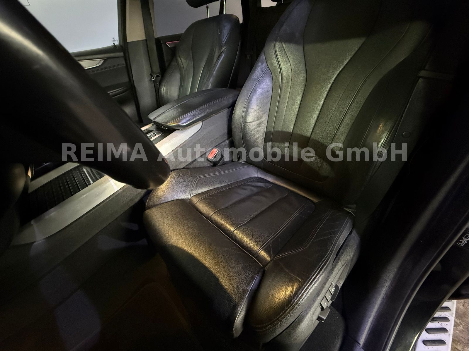 Fahrzeugabbildung BMW X5 xDrive 30 d , M-Sportpaket, Pano, ACC