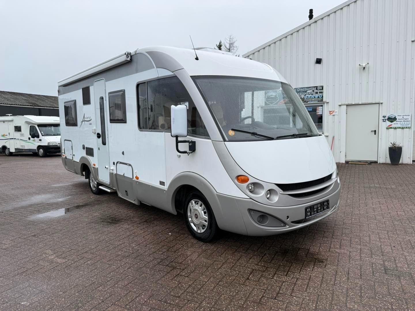 Bürstner Aviano 684 festbett+hubbett