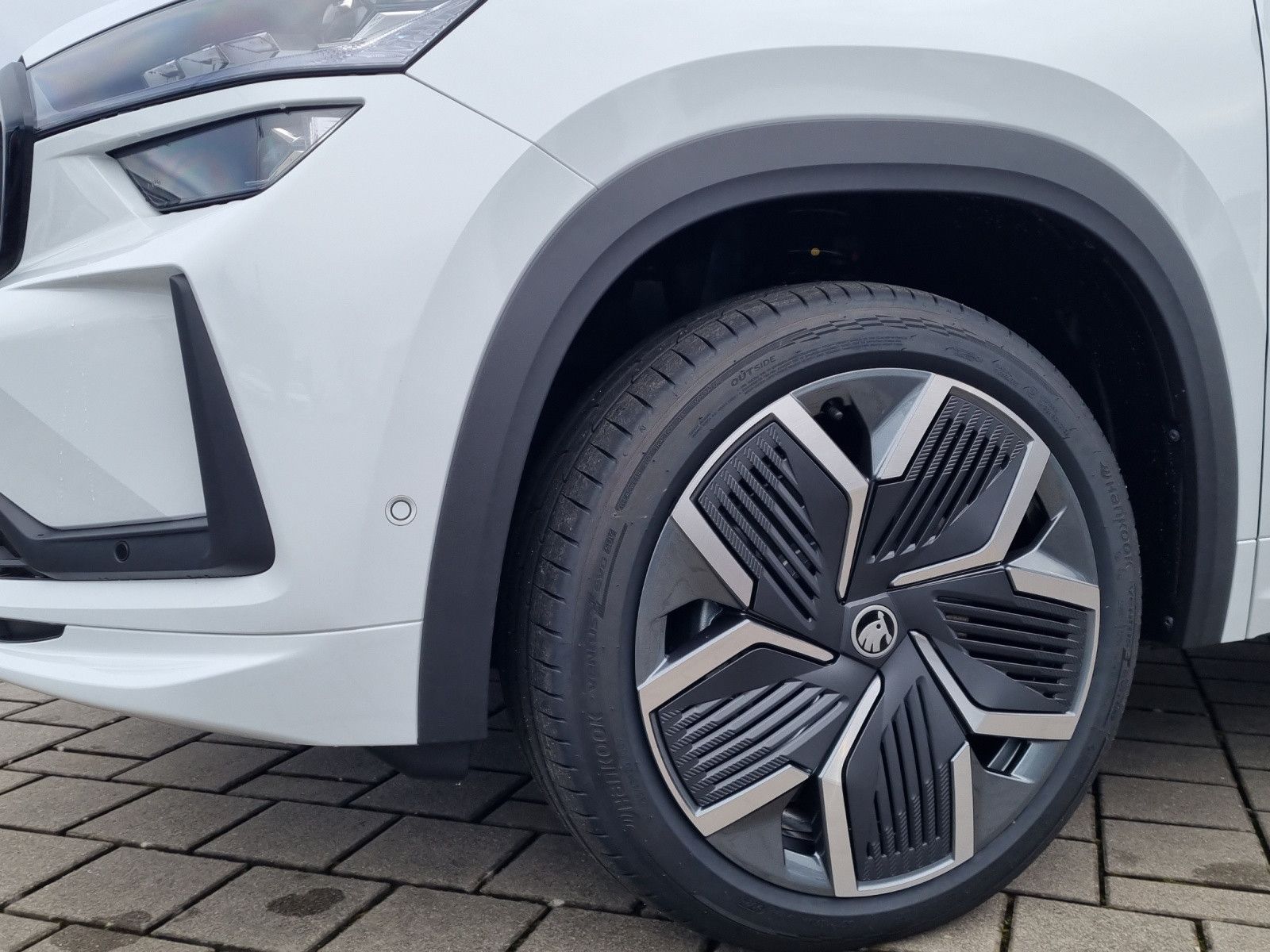 Fahrzeugabbildung SKODA Kodiaq Sportline 2.0 TDI DSG PANO AHK Licht-Info