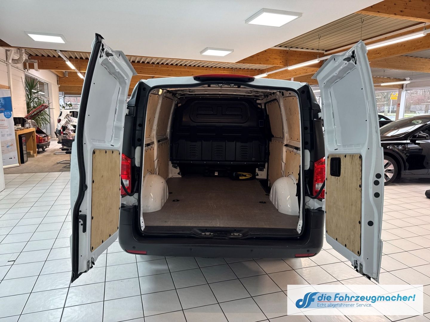 Fahrzeugabbildung Mercedes-Benz Vito Kasten e111 lang DAB SHZ Rückfahrkam. Notbr