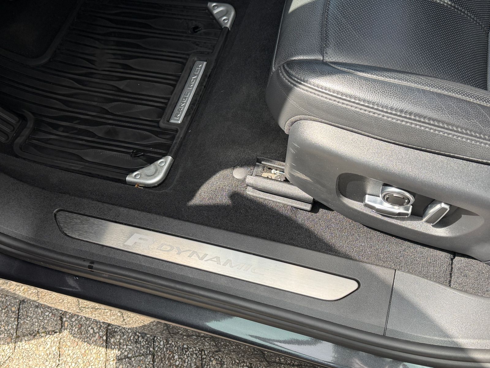 Fahrzeugabbildung Land Rover Range Rover Evoque S Hybrid /R-DYNAMIC/PANO/KAM