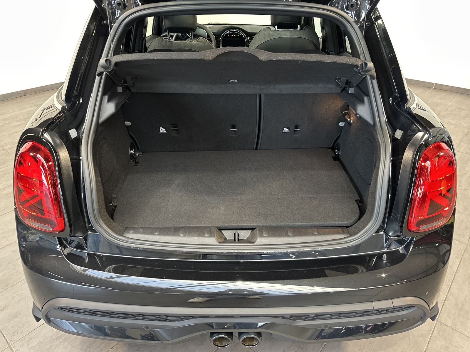 Fahrzeugabbildung MINI Cooper S Classic Trim NAV+LED+PANO+HEAD-UP+H&K