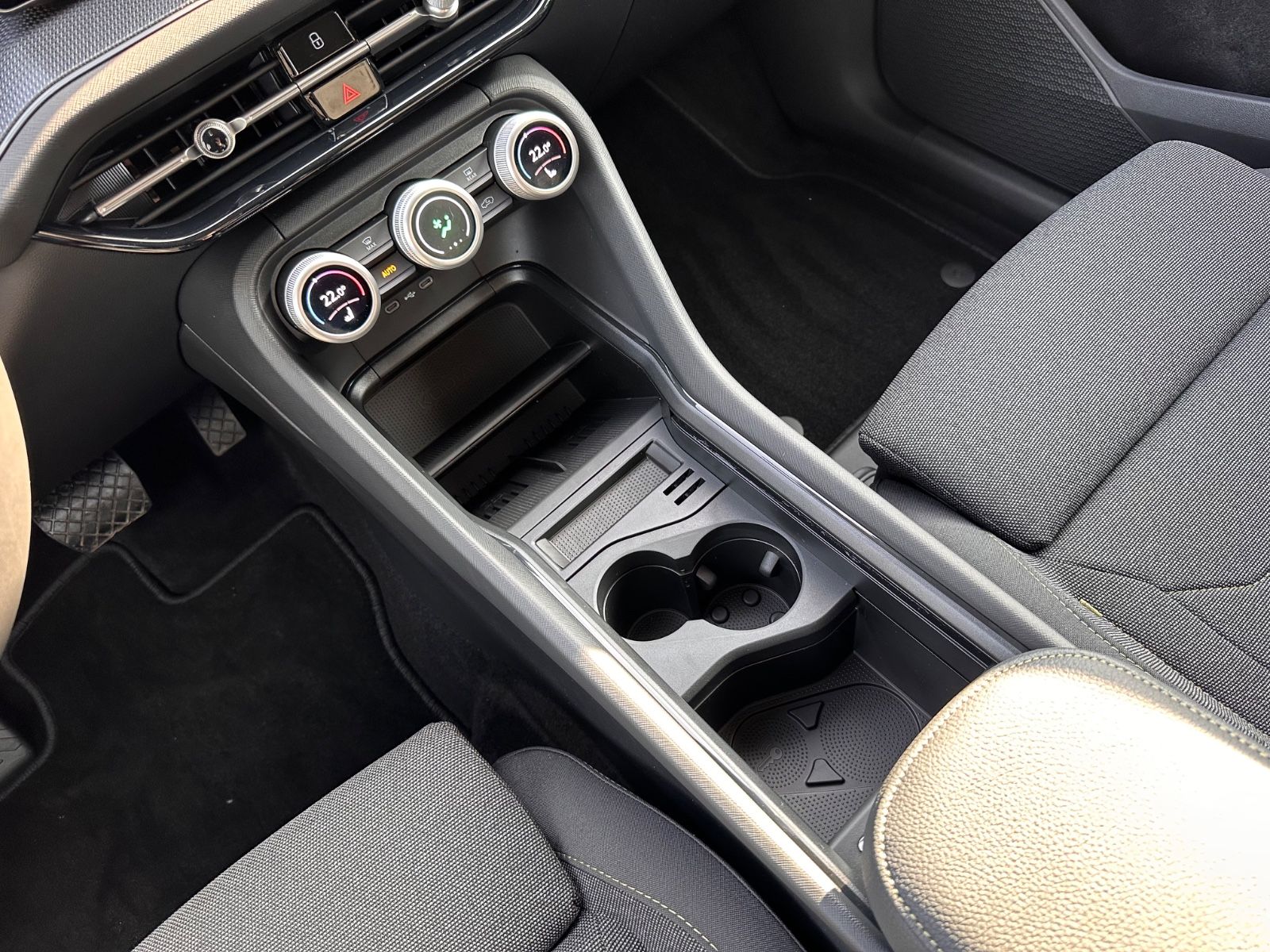 Fahrzeugabbildung SKODA Kodiaq 1.5 eTSI Selection DSG ACC/LED/PDC/SHZ