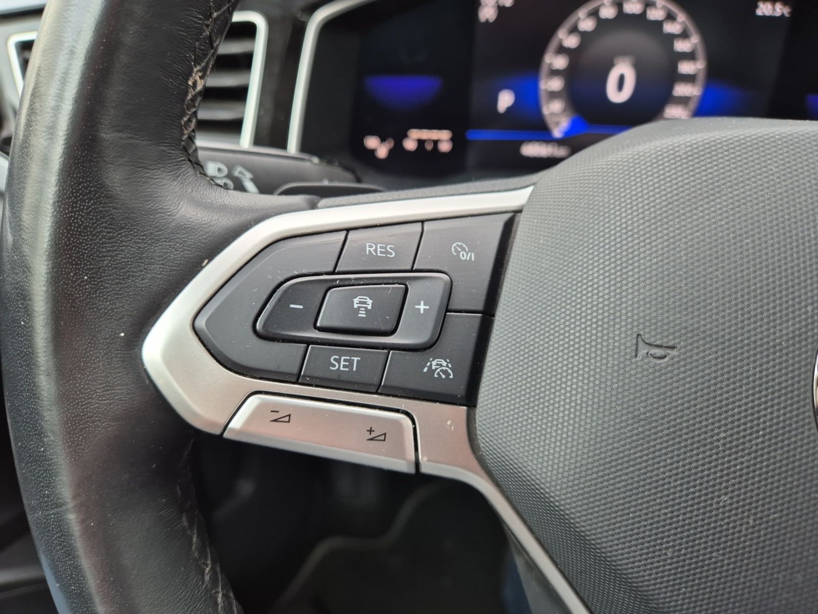 Fahrzeugabbildung Volkswagen Polo TSI Style DSG Matrix AHK AID ACC Park-Assis