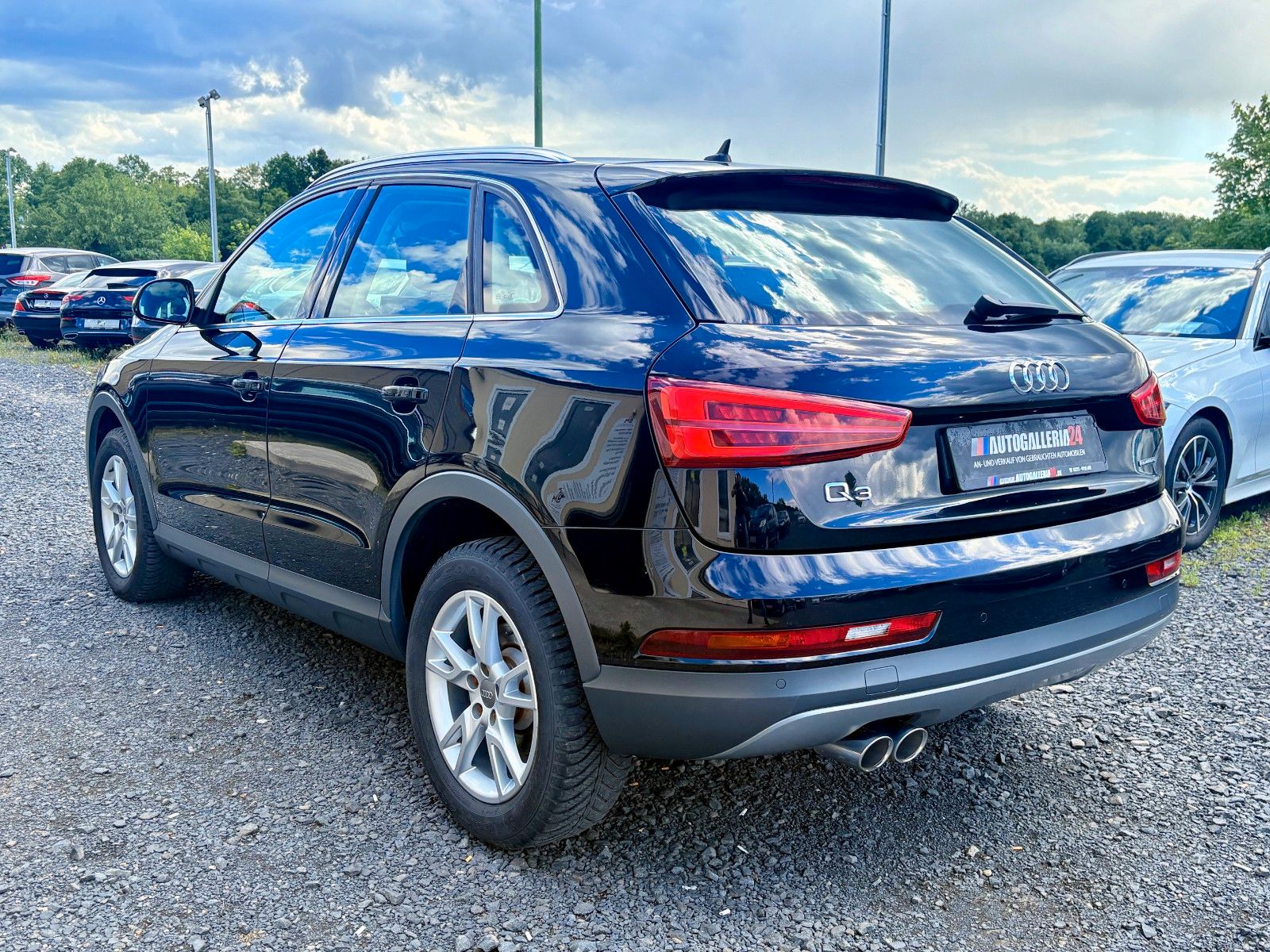 Fahrzeugabbildung Audi Q3 design quattro 2.0 TDI S-tronic Navi LED SHZ