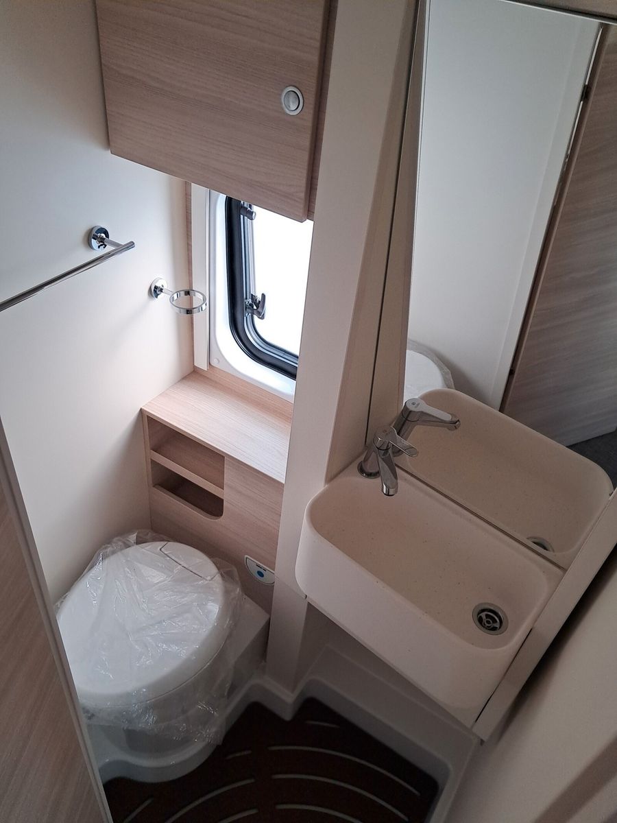 Fahrzeugabbildung Eura Mobil Van V 635 EB Automatik, 180 PS, Fahrassistenz