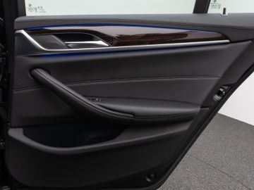 Fahrzeugabbildung BMW 540i Luxury Line HUD ACC LED Kamera 360°