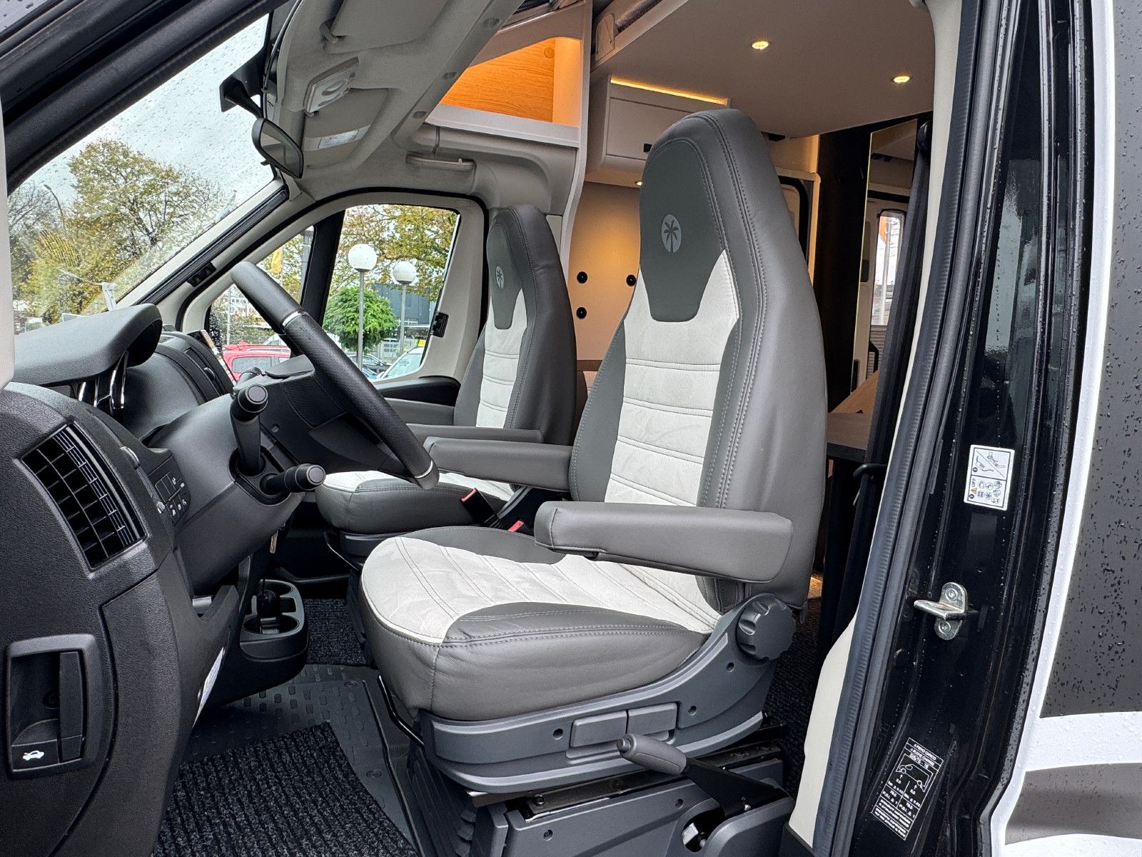 Fahrzeugabbildung Sunlight ADVENTURE EDITION T 68 1HAND KEIN MIETER HUBBETT