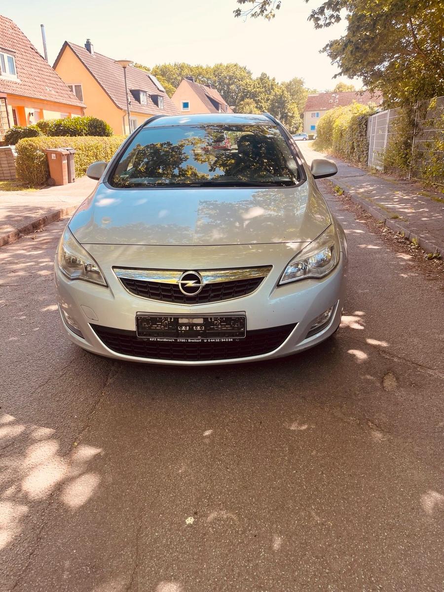 Opel Astra, 2011