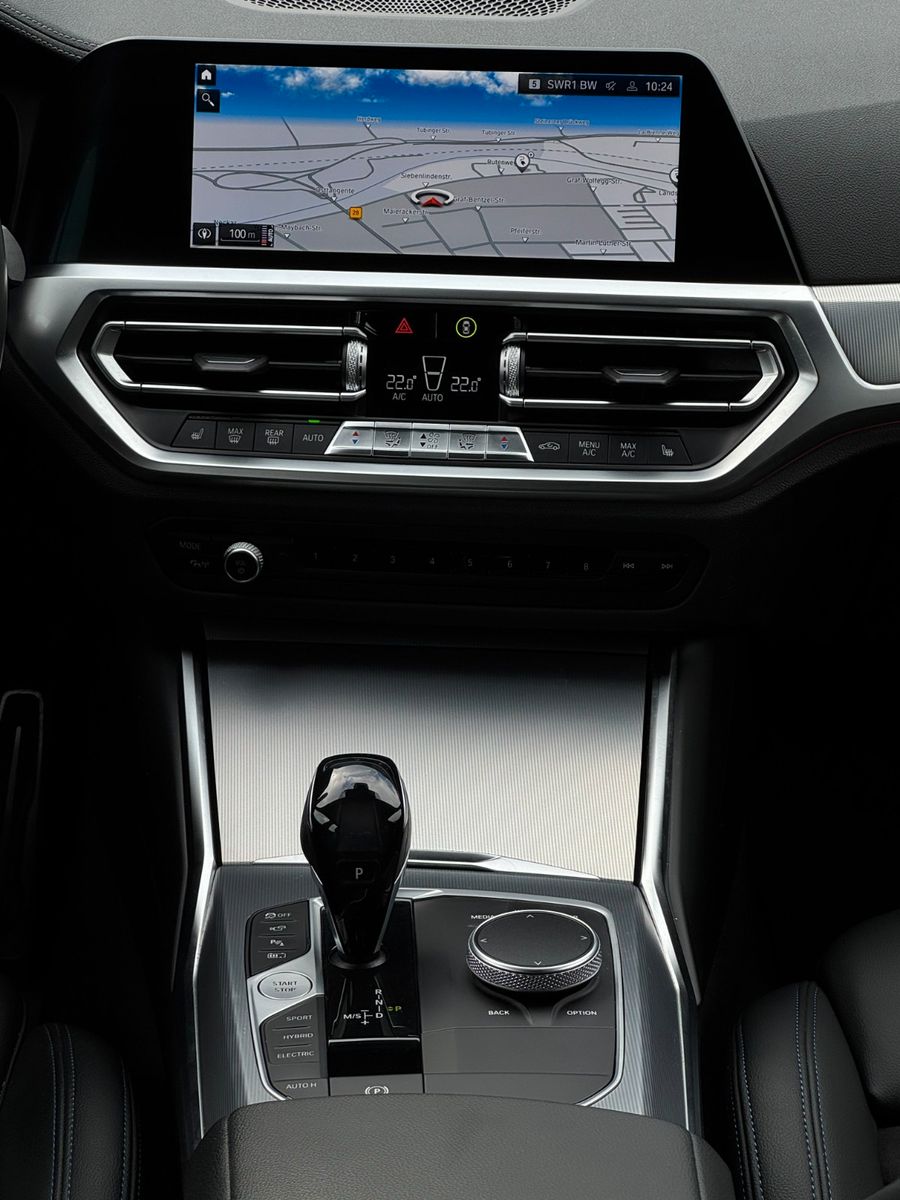 Fahrzeugabbildung BMW 330e M Sport Akustik Laser DrProf. 360° H&K HuD
