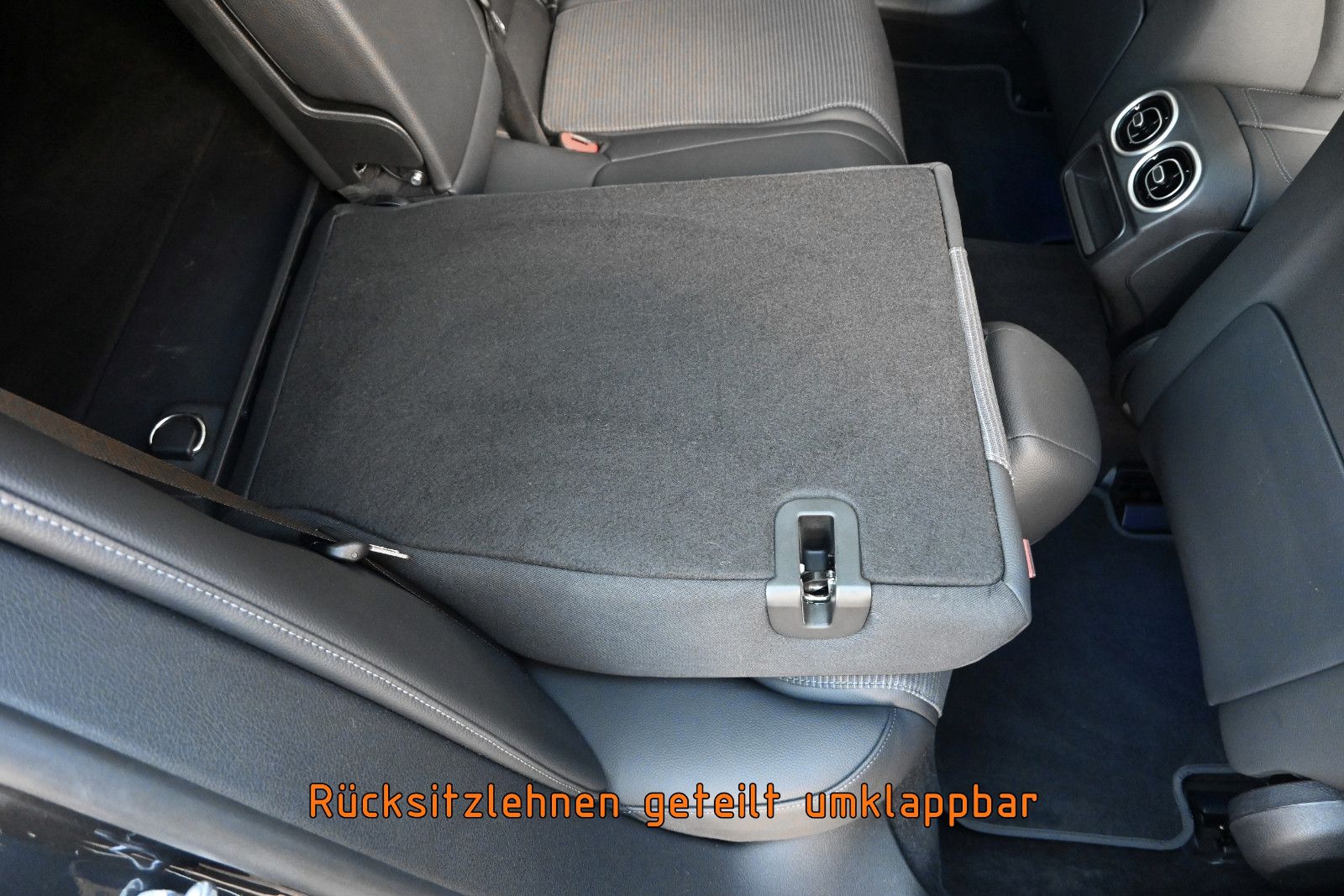 Fahrzeugabbildung Mercedes-Benz C 220 d Avantg. °ACC°NIGHT°PANO°STANDHEIZ°SOUND°