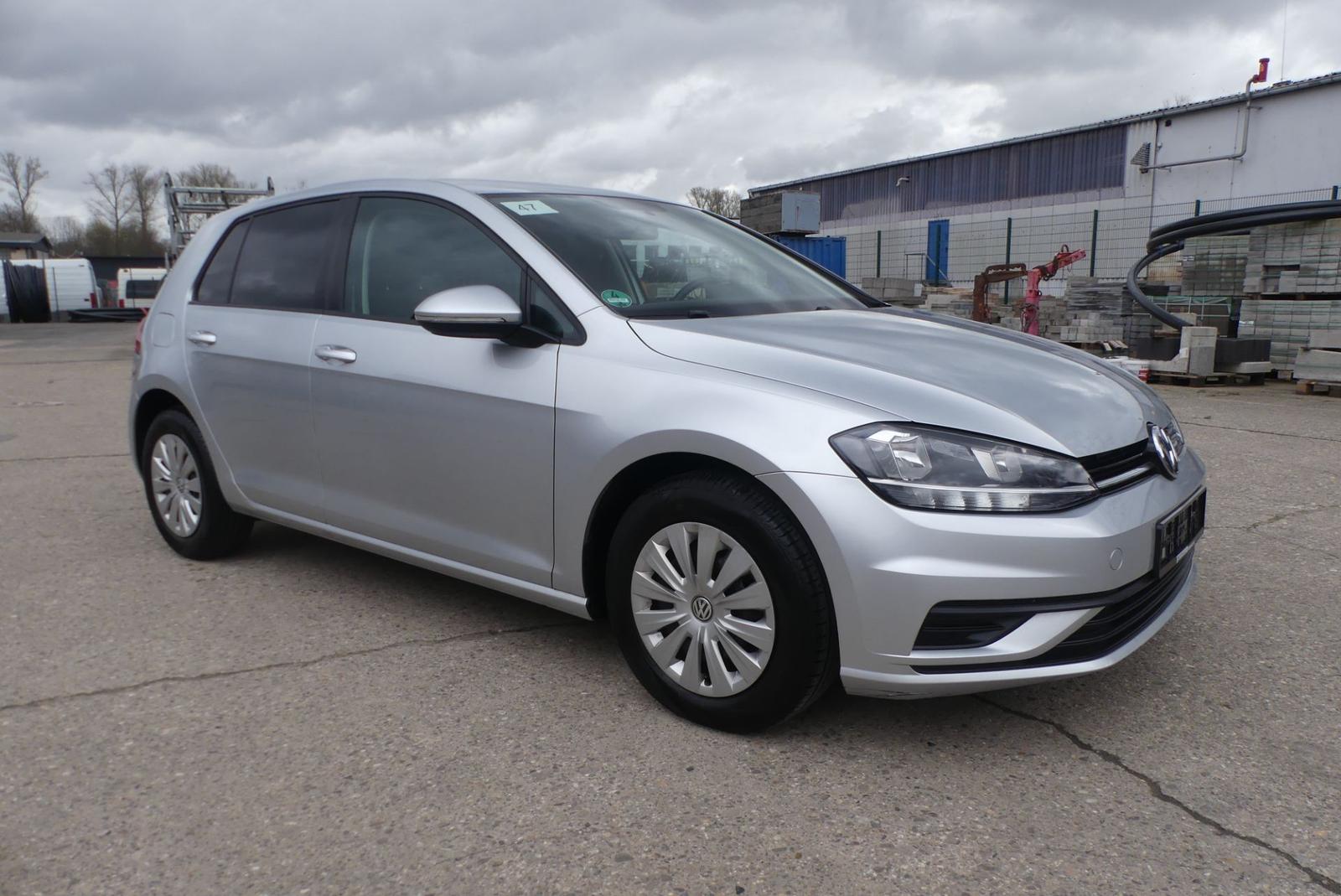 Volkswagen Golf VII 1.6 TDI Trendline Lim*LED*Navi*1Hand*