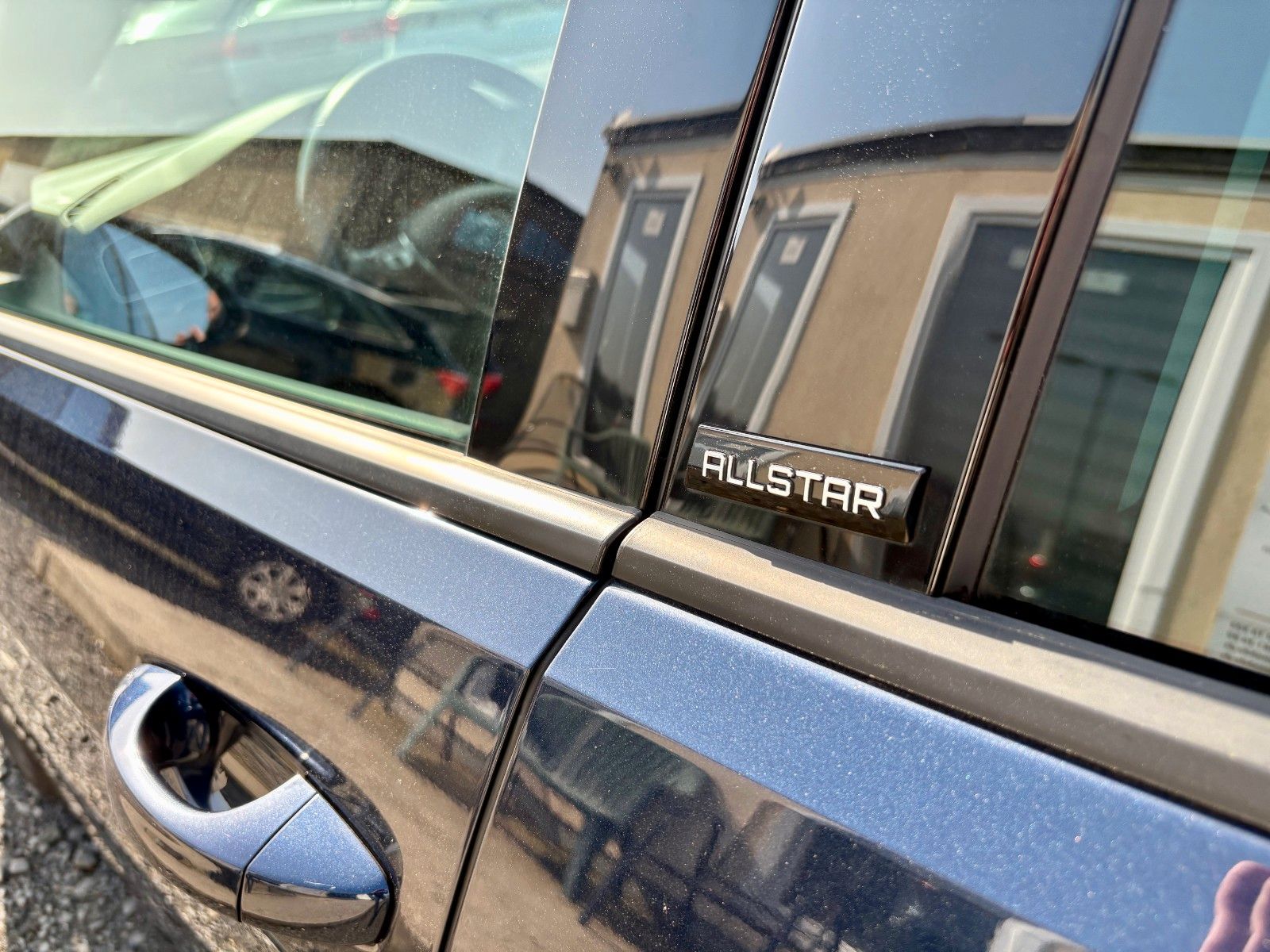 Fahrzeugabbildung Volkswagen Golf VII 1.6 TDI Allstar Navi AHK 2.HD SCHECKHFT