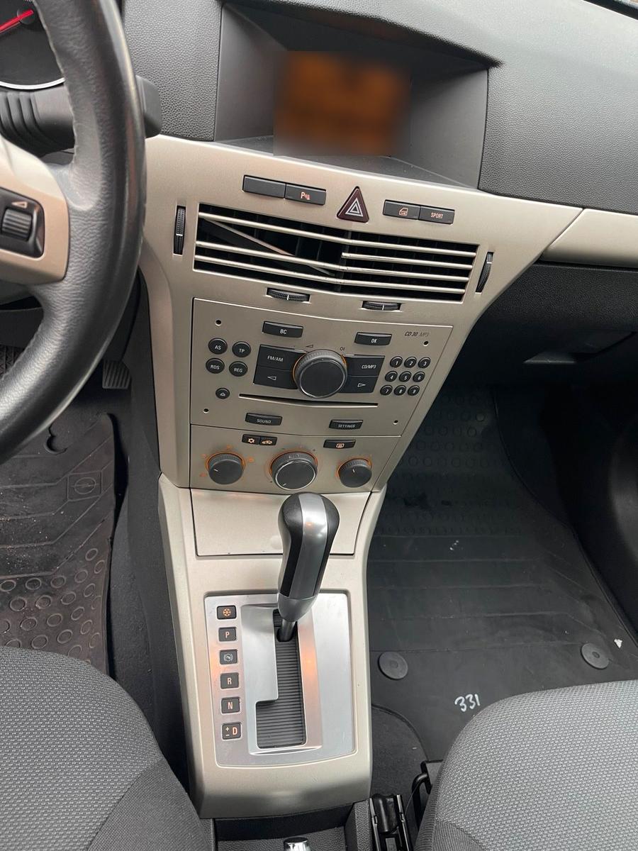 Opel Astra 2007 — photo 12