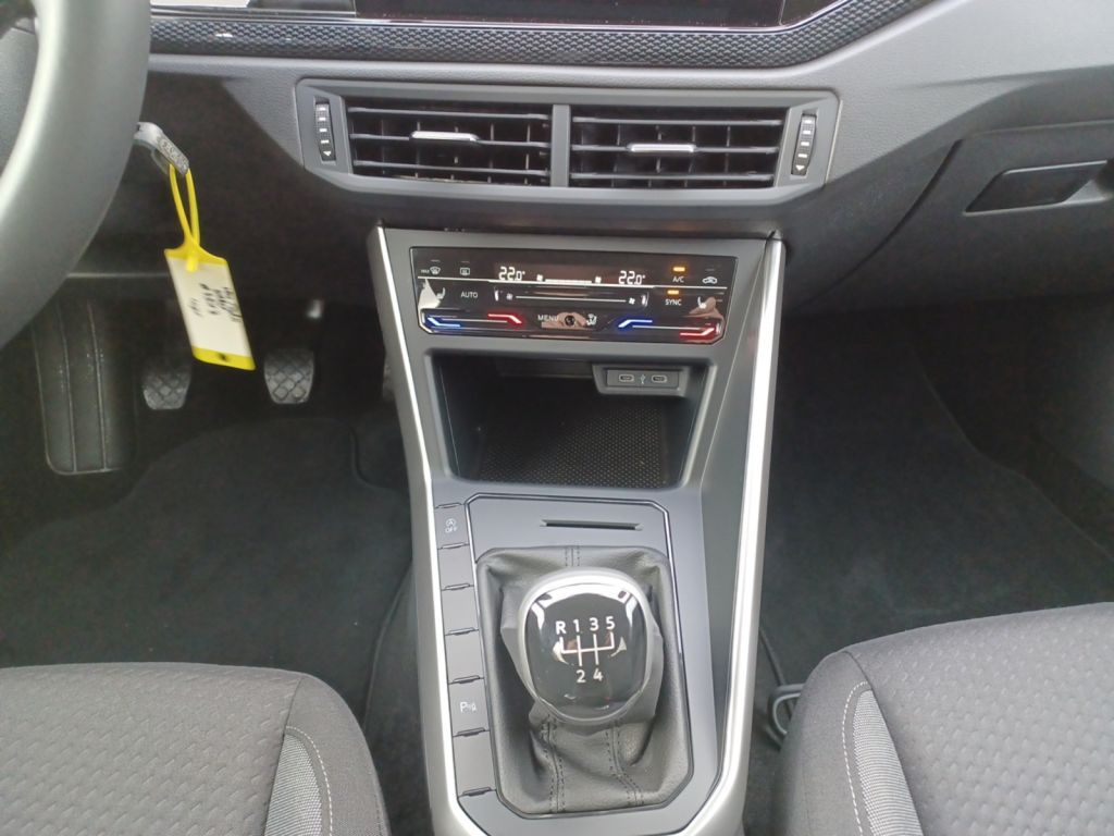 Fahrzeugabbildung Volkswagen Polo 1.0 Life Navi, NSW, Shzg, Climatronic, WR