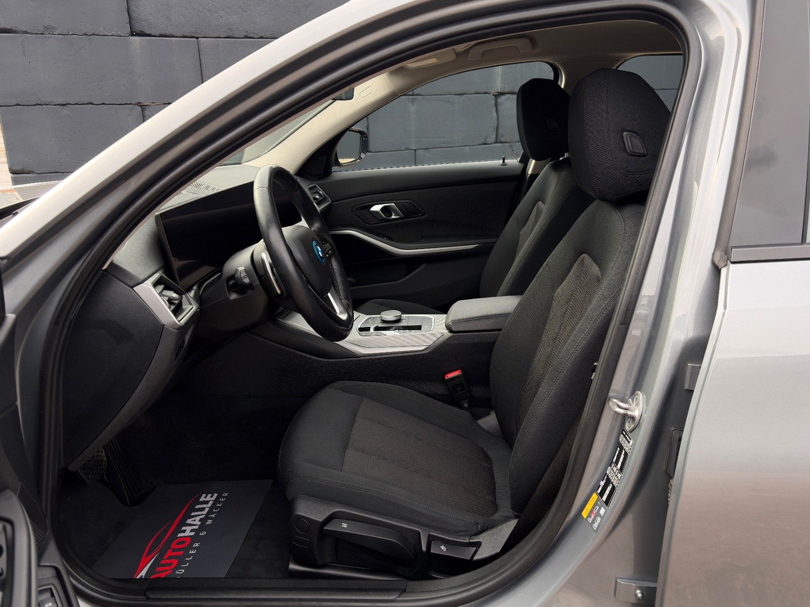 Fahrzeugabbildung BMW 330e Touring ACC HuD HiFi CAM 3Z-Klima CarPlay