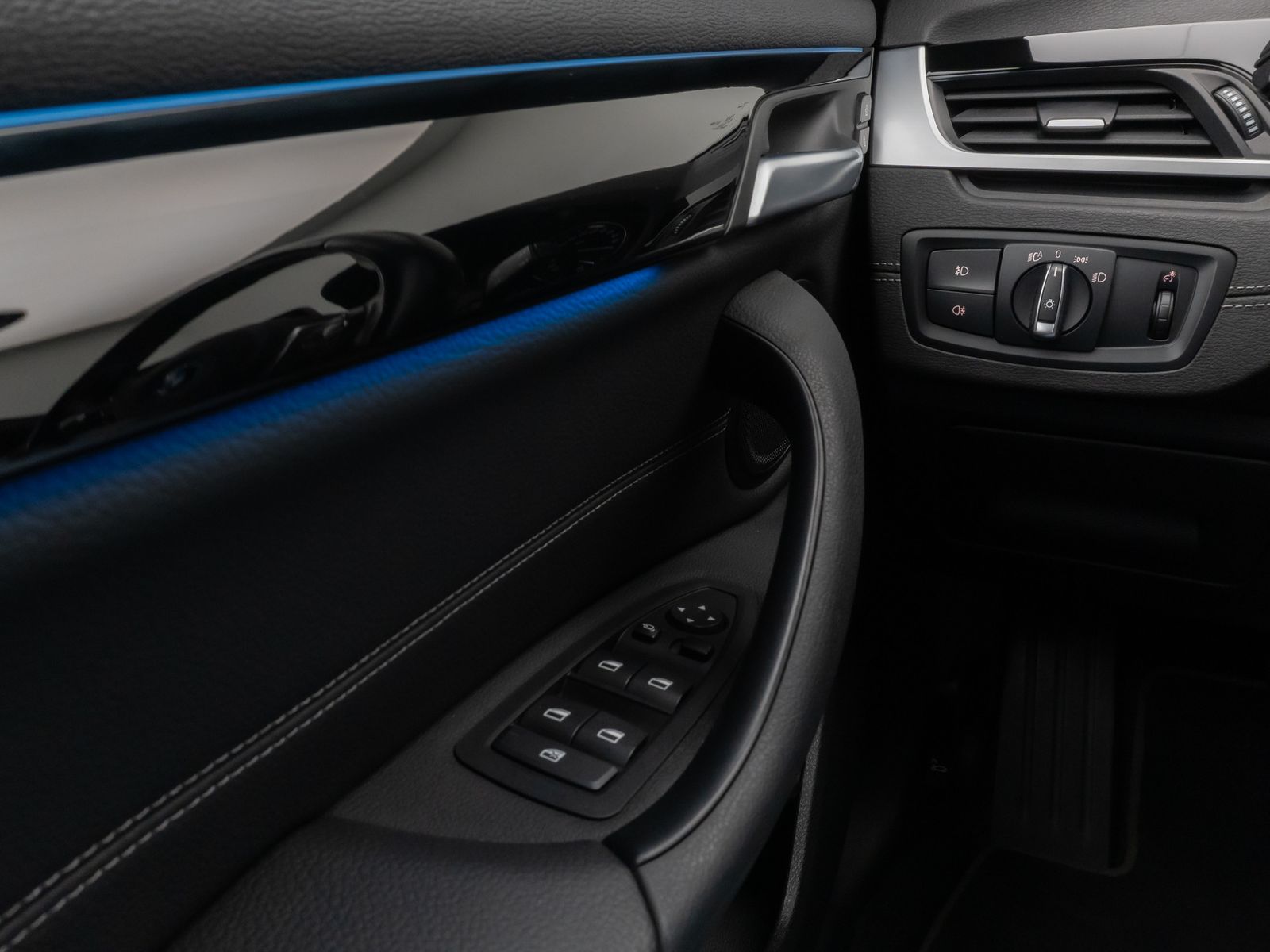 Fahrzeugabbildung BMW X1 xD25e Sport Line Kamera HUD DAB Komfort Navi+