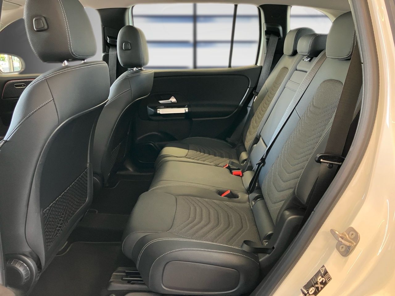 Fahrzeugabbildung Mercedes-Benz EQB 250+ BONUS+PANORAMA+360°+DISTRONIC+CARPLAY++