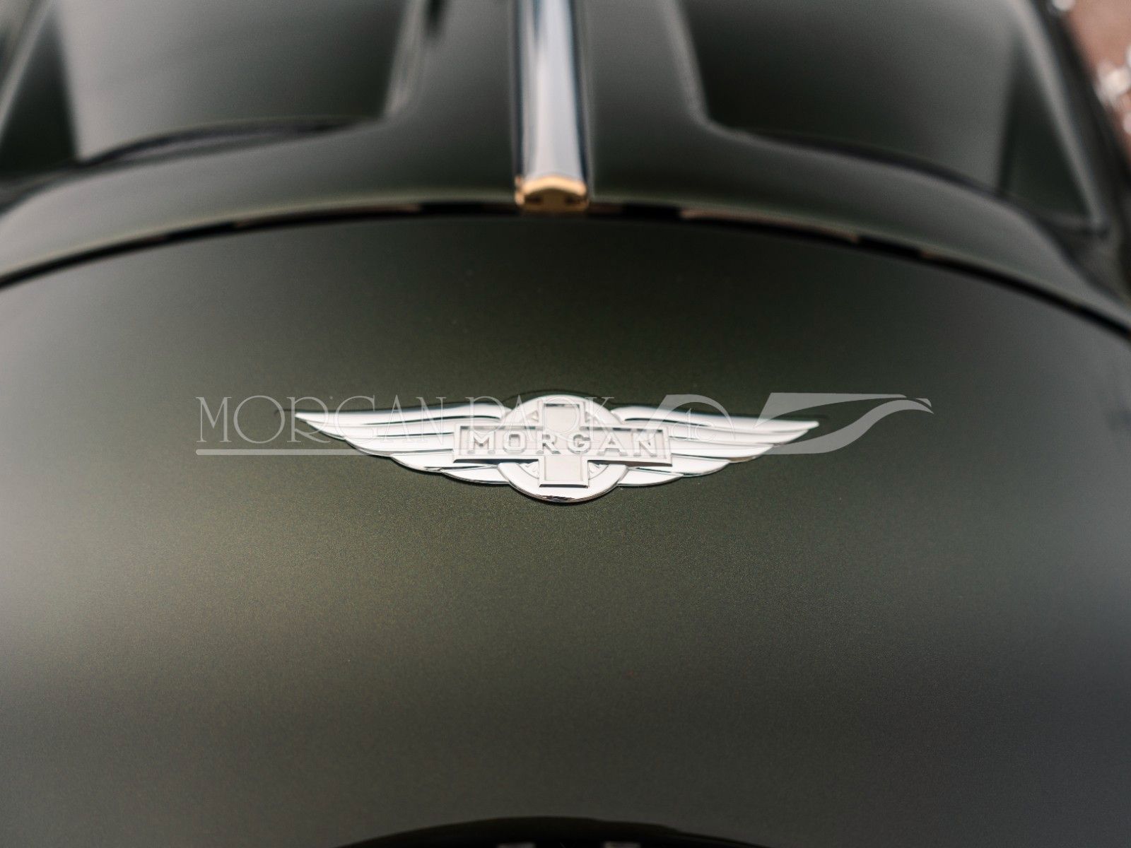 Fahrzeugabbildung Morgan Plus Six PINNACLE *1 of 30, Designo Oliv Met.*
