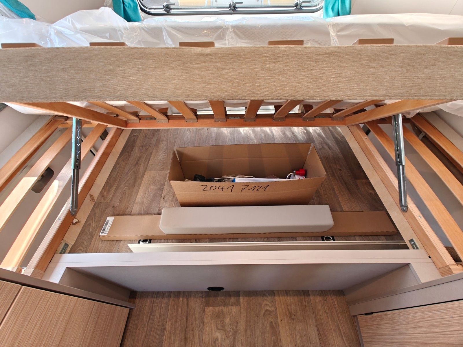 Fahrzeugabbildung HYMER / ERIBA / HYMERCAR Touring 630 Harbour Blue - JETZT 6.719€ SPAREN !