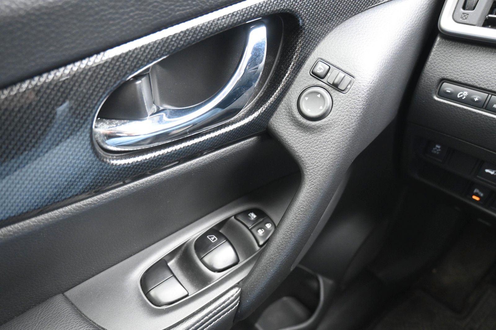 Fahrzeugabbildung Nissan X-Trail  1.6 DIG-T Schalter Tekna 4x2*360°*Pano