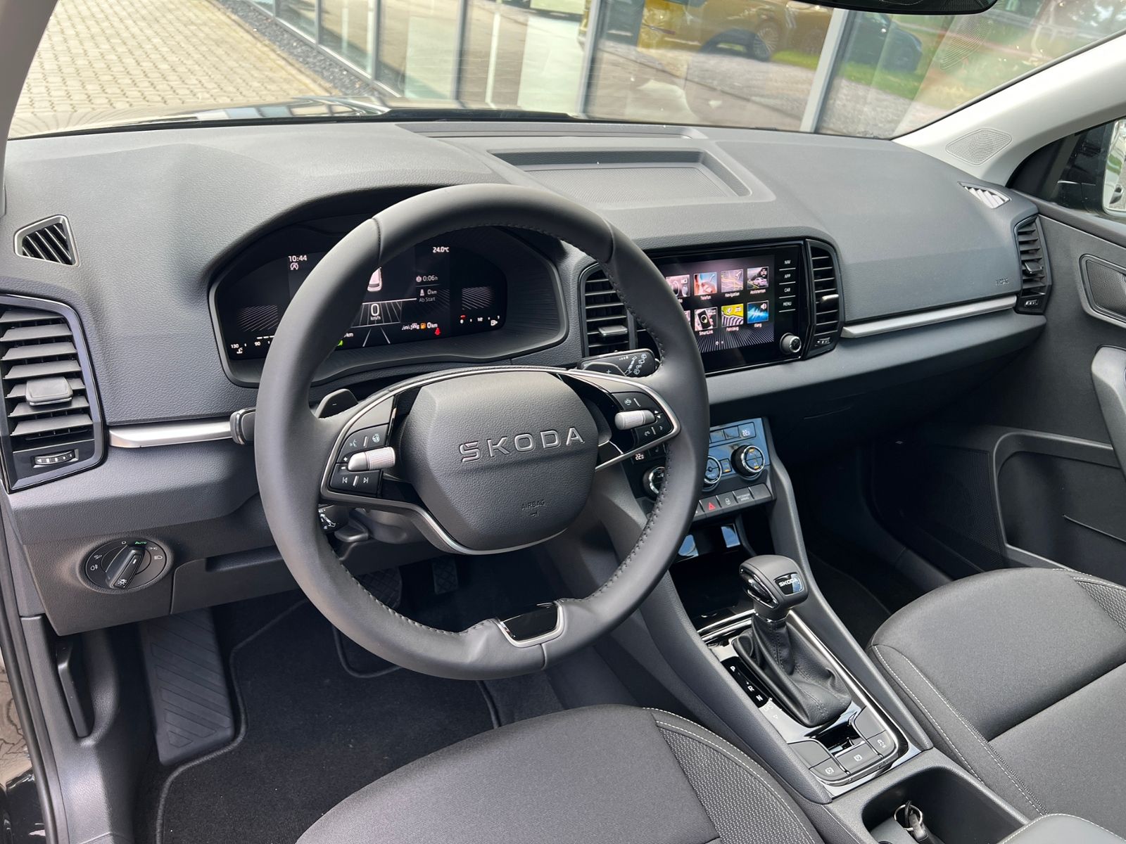 Fahrzeugabbildung SKODA Karoq Balance 1.5 TSI *AHK, ACC, Rückfahrkamera,
