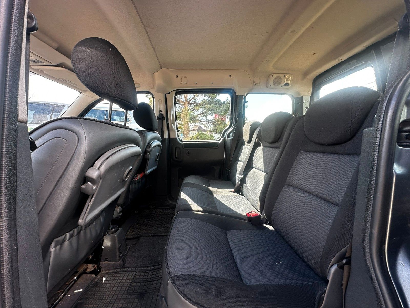 Fahrzeugabbildung Citroën Berlingo 1.4 First Kombi 8-fach, KD & TÜV neu.