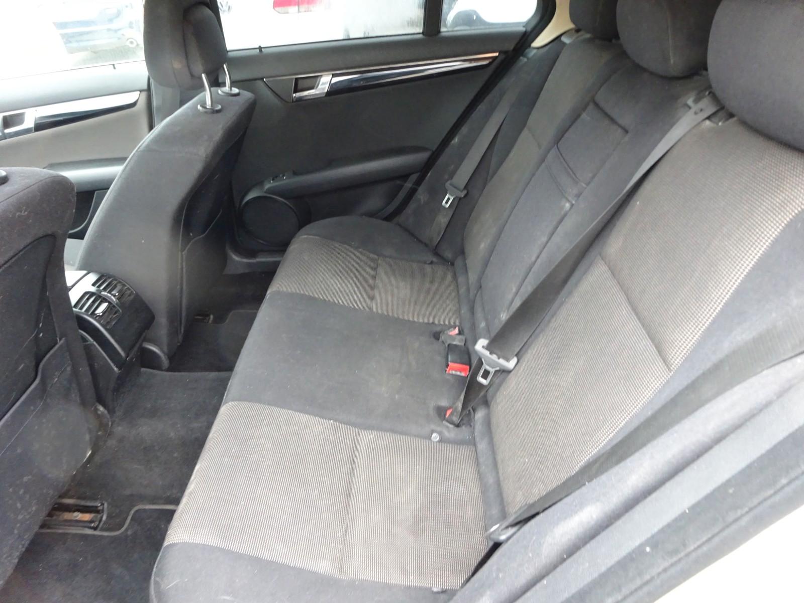 Mercedes-Benz C180 2011 — photo 12