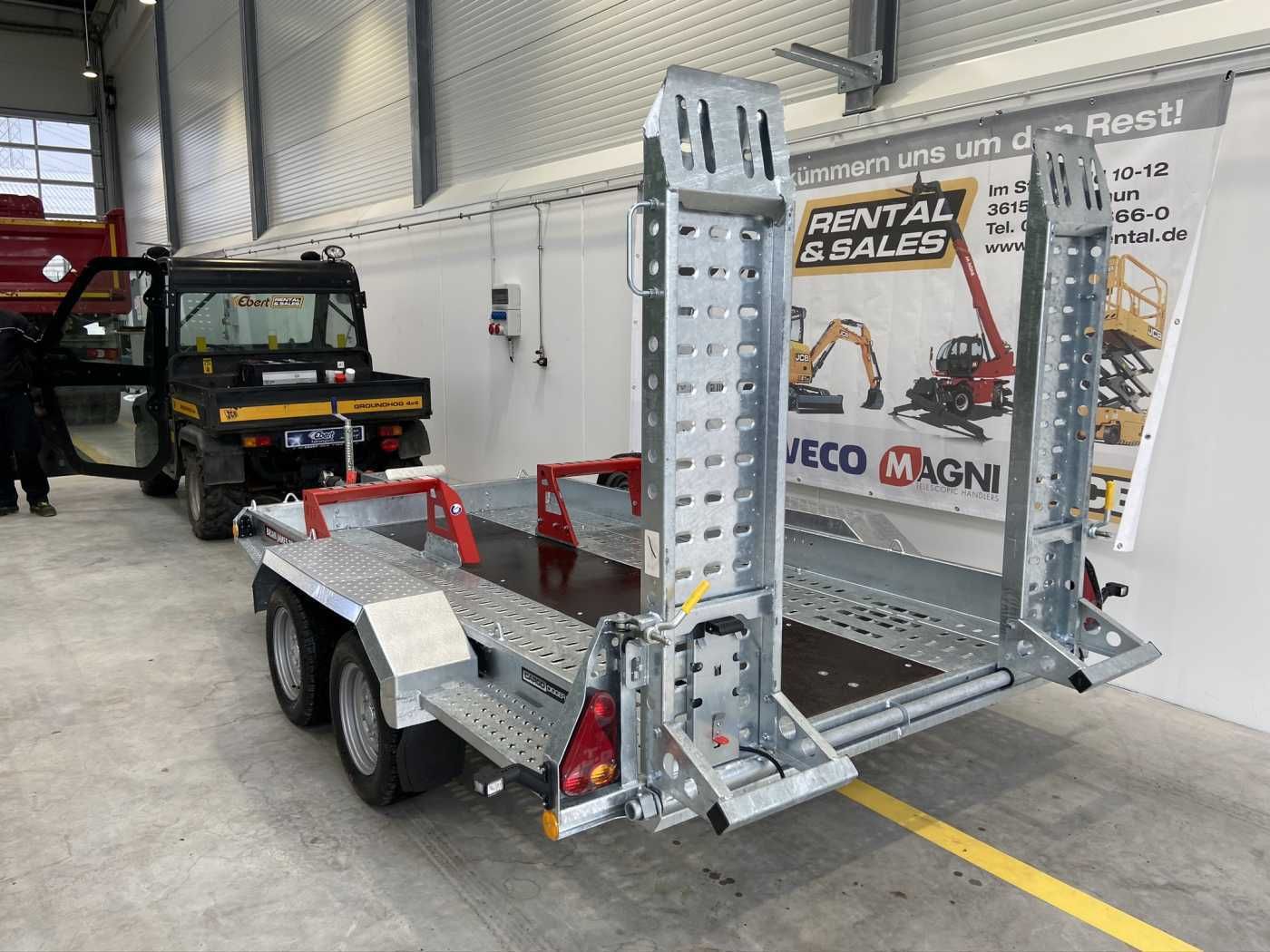 Fahrzeugabbildung Brian James Cargo Digger Plant 2 / Länge: 3.200mm  / 3.500kg