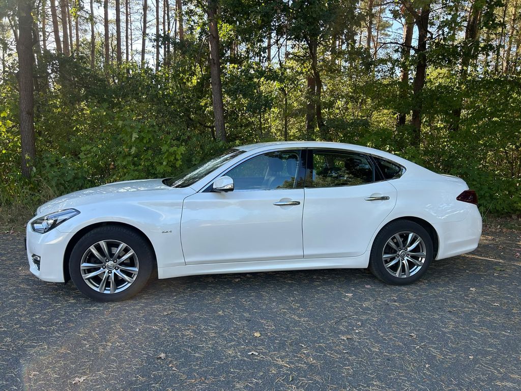 Image of Infiniti Q70