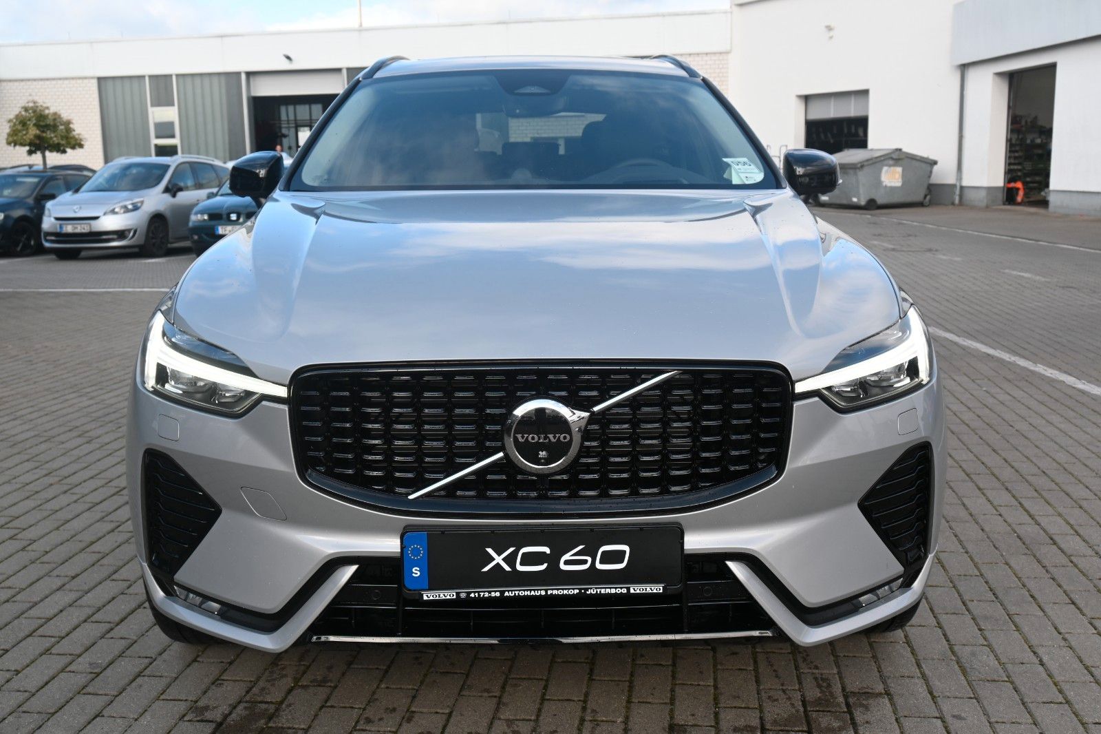 Fahrzeugabbildung Volvo XC60 B4 D AWD Ultimate Dark*STDHZG*LUFT*360°*ACC