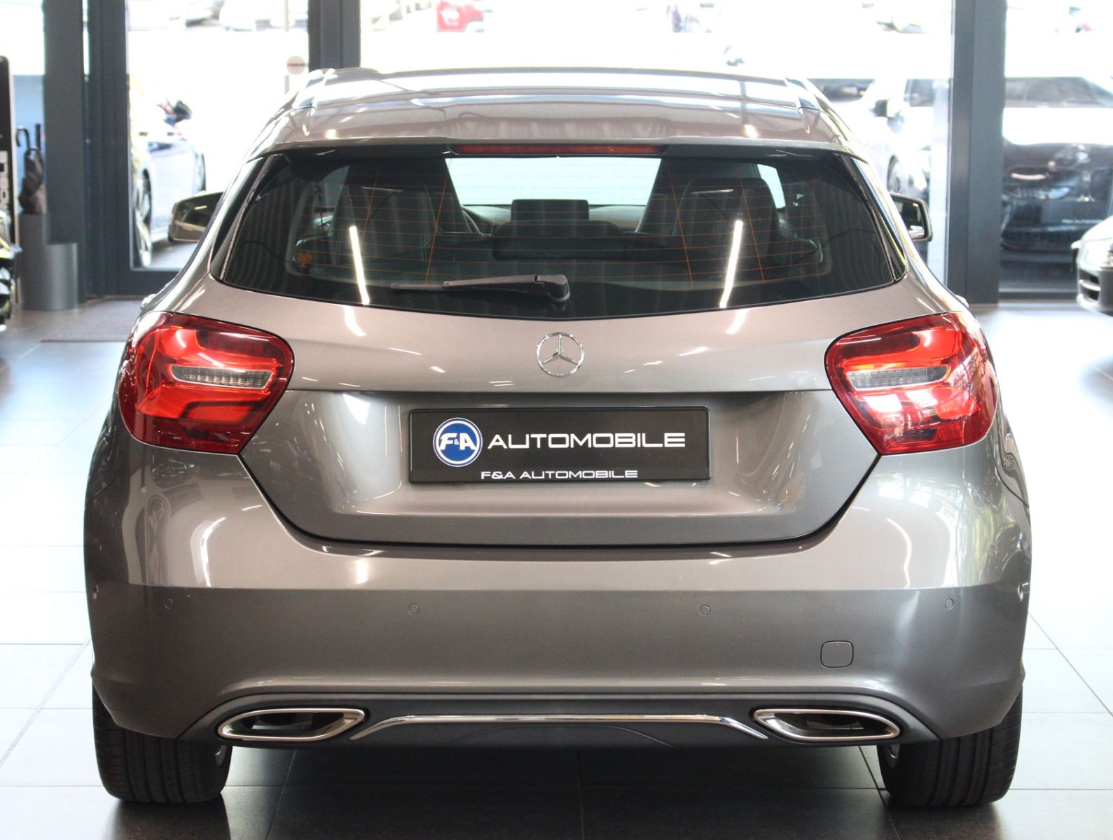 Fahrzeugabbildung Mercedes-Benz A 200 BlueEfficiency Urban 2. Hand*LED*Pano