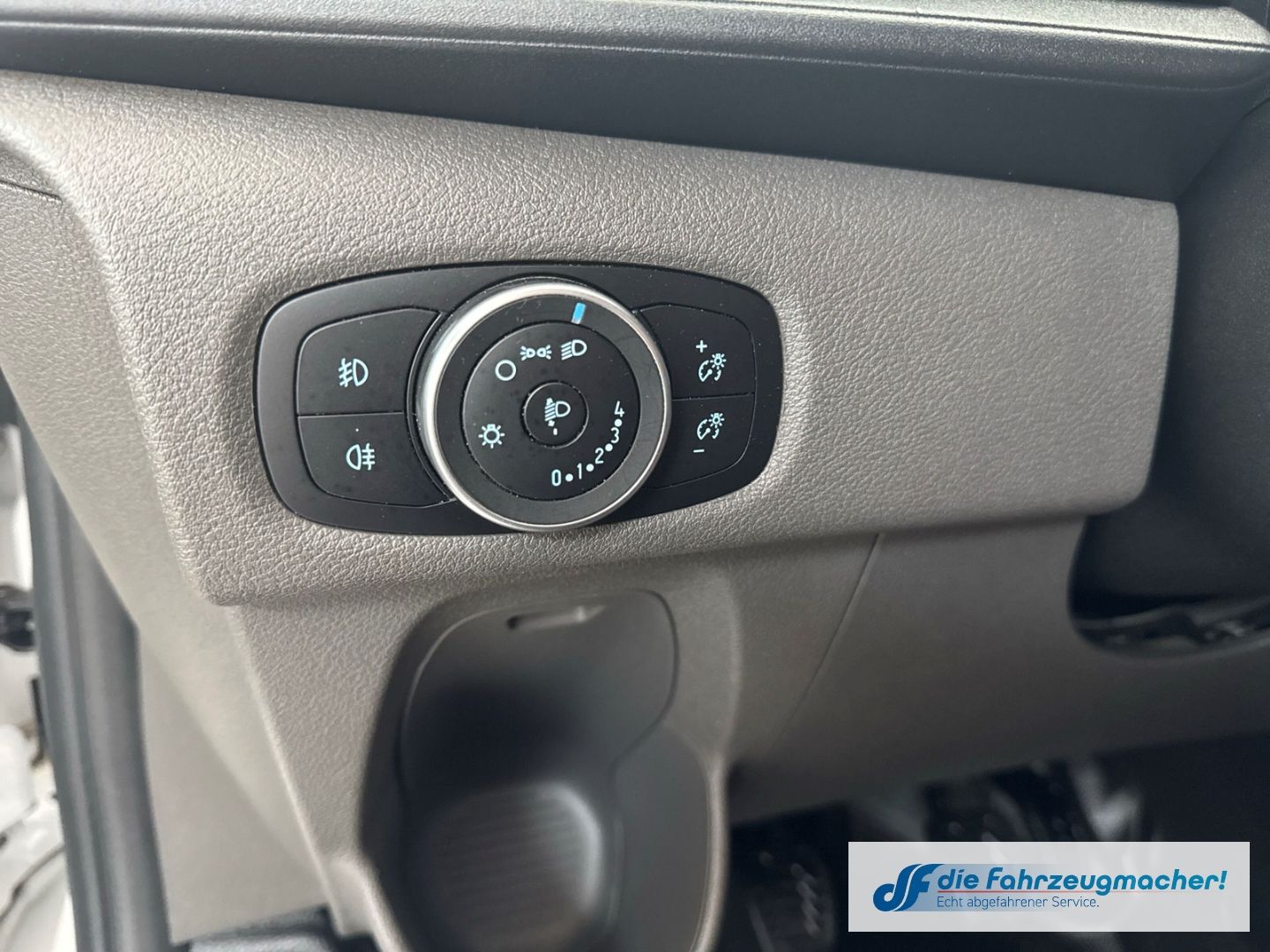 Fahrzeugabbildung Ford Transit Custom 320 L2 Trend 2.0 TDCi EU6d-T Dyn.