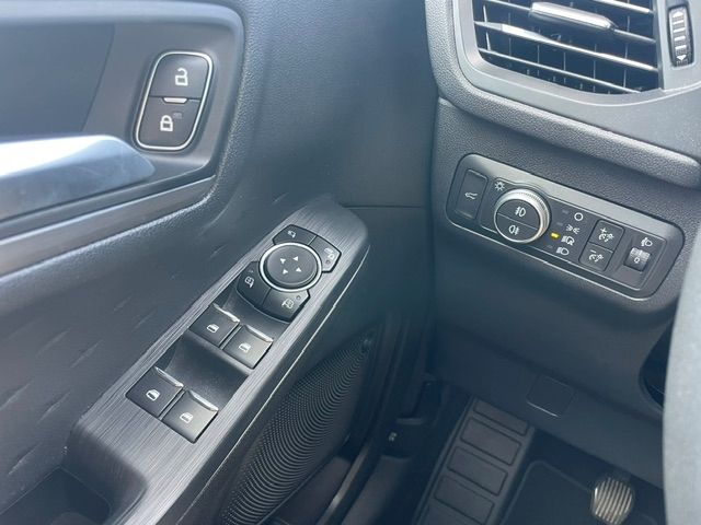 Fahrzeugabbildung Ford Kuga Titanium X elek Heckkl AHK abnehmbar LED