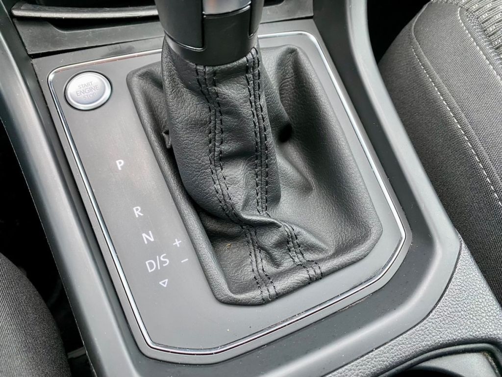 Fahrzeugabbildung Volkswagen Touran 1.5 TSI DSG 7-SITZER AAC AHK LED NAVI