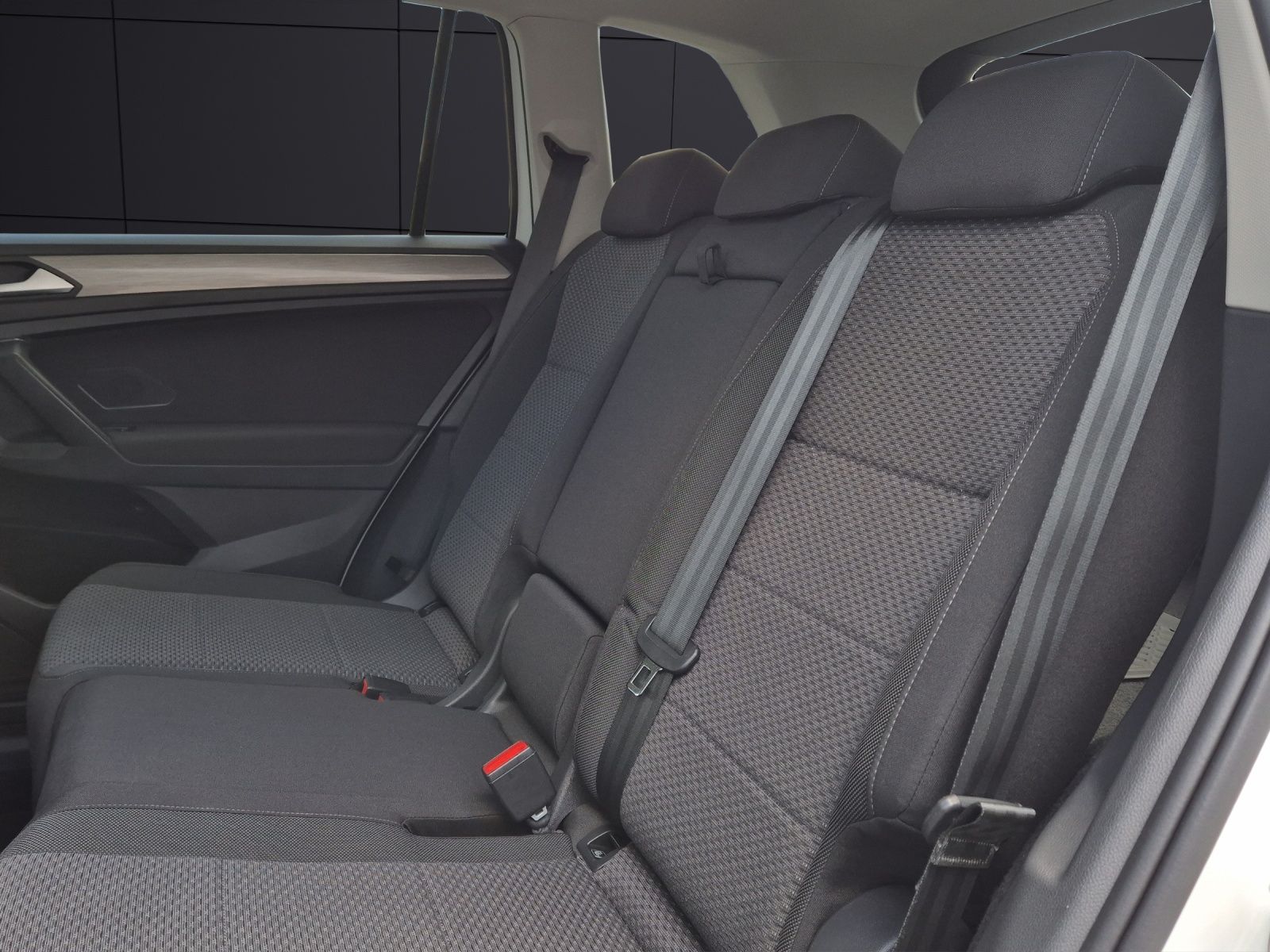 Fahrzeugabbildung Volkswagen Tiguan Allspace TSI Comfortline DSG LED Navi AID