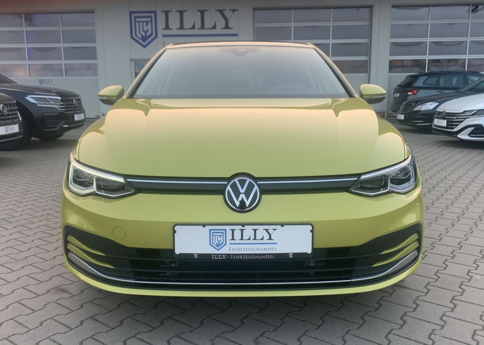 Fahrzeugabbildung Volkswagen Golf 2.0 TDI*Highline*AHK*STHZ*HeadUp*LED-Matrix
