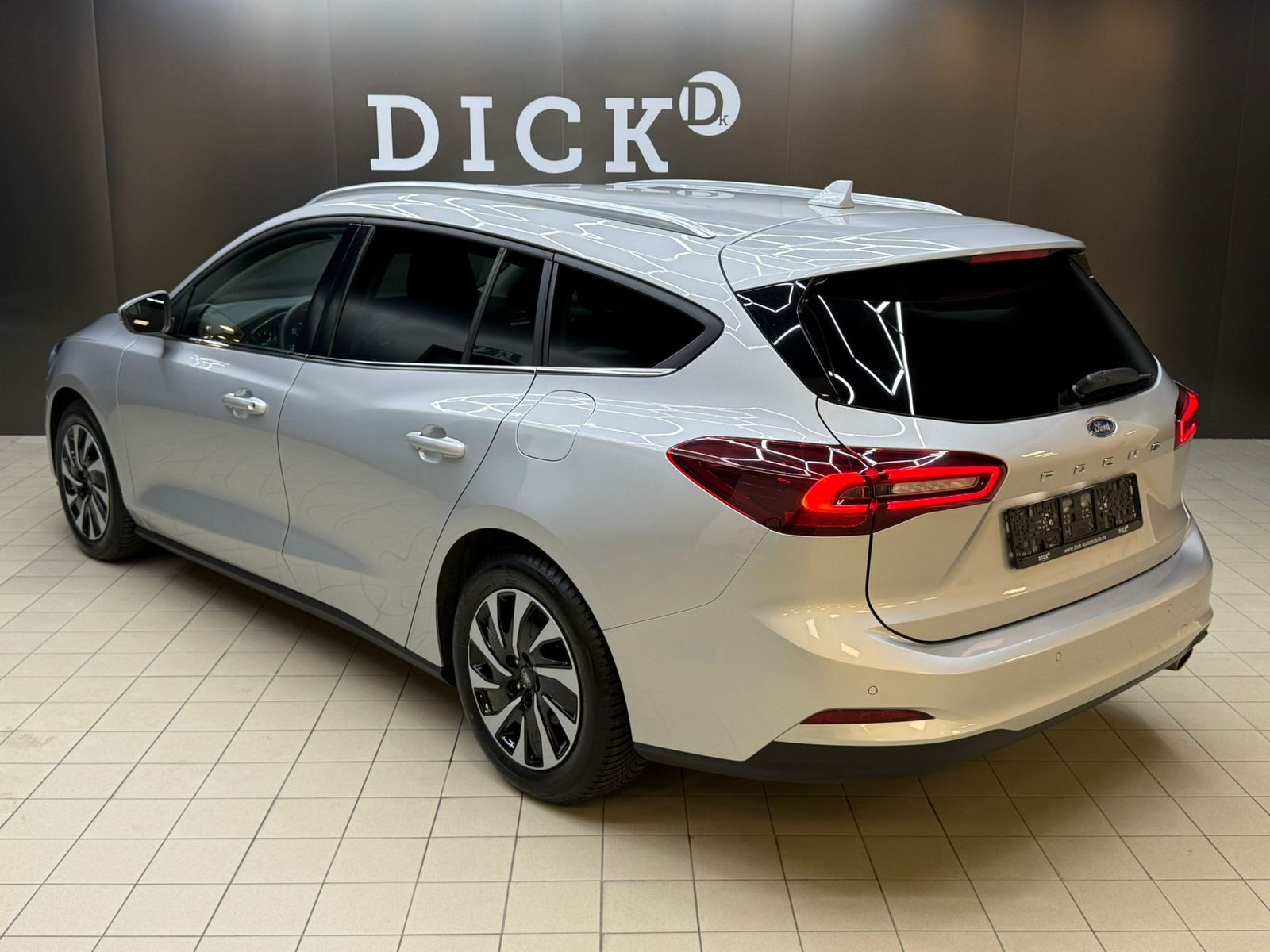 Fahrzeugabbildung Ford Focus Tur 1.0 Titan >NAVI-LED-SHZ-TEMP-DAB-PDC+