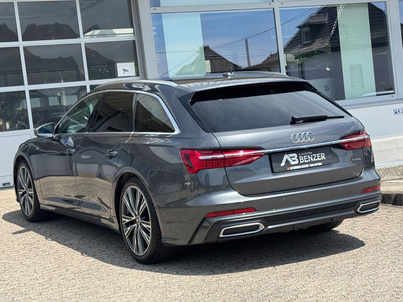 Fahrzeugabbildung Audi A6 55 TFSI e quattro/S-Line/HUD/LED/TeiLeder/360