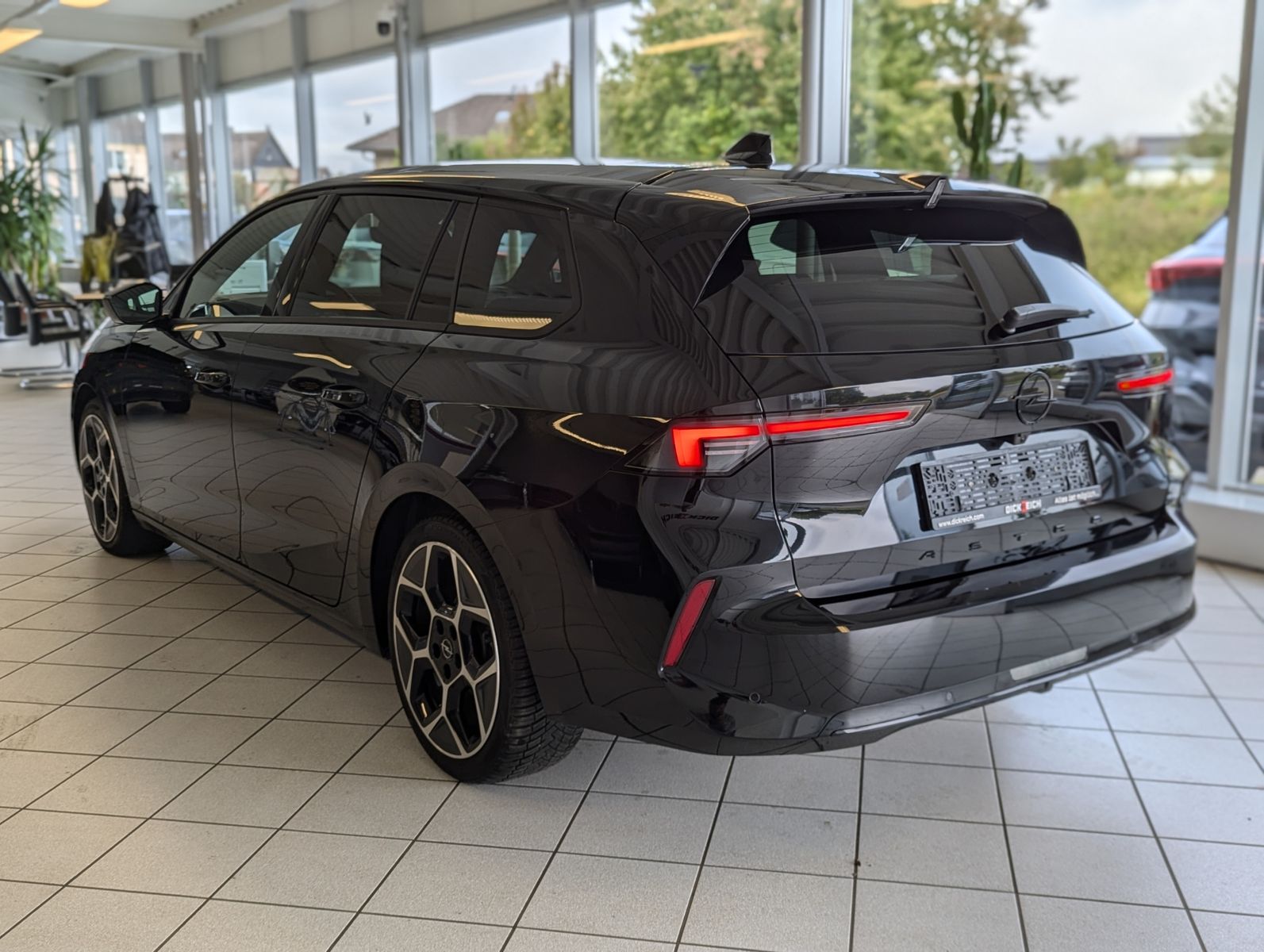 OPEL Astra 1.2 Ultimate Leder-Nappa Sitzlüft AHK Pano - Image 5