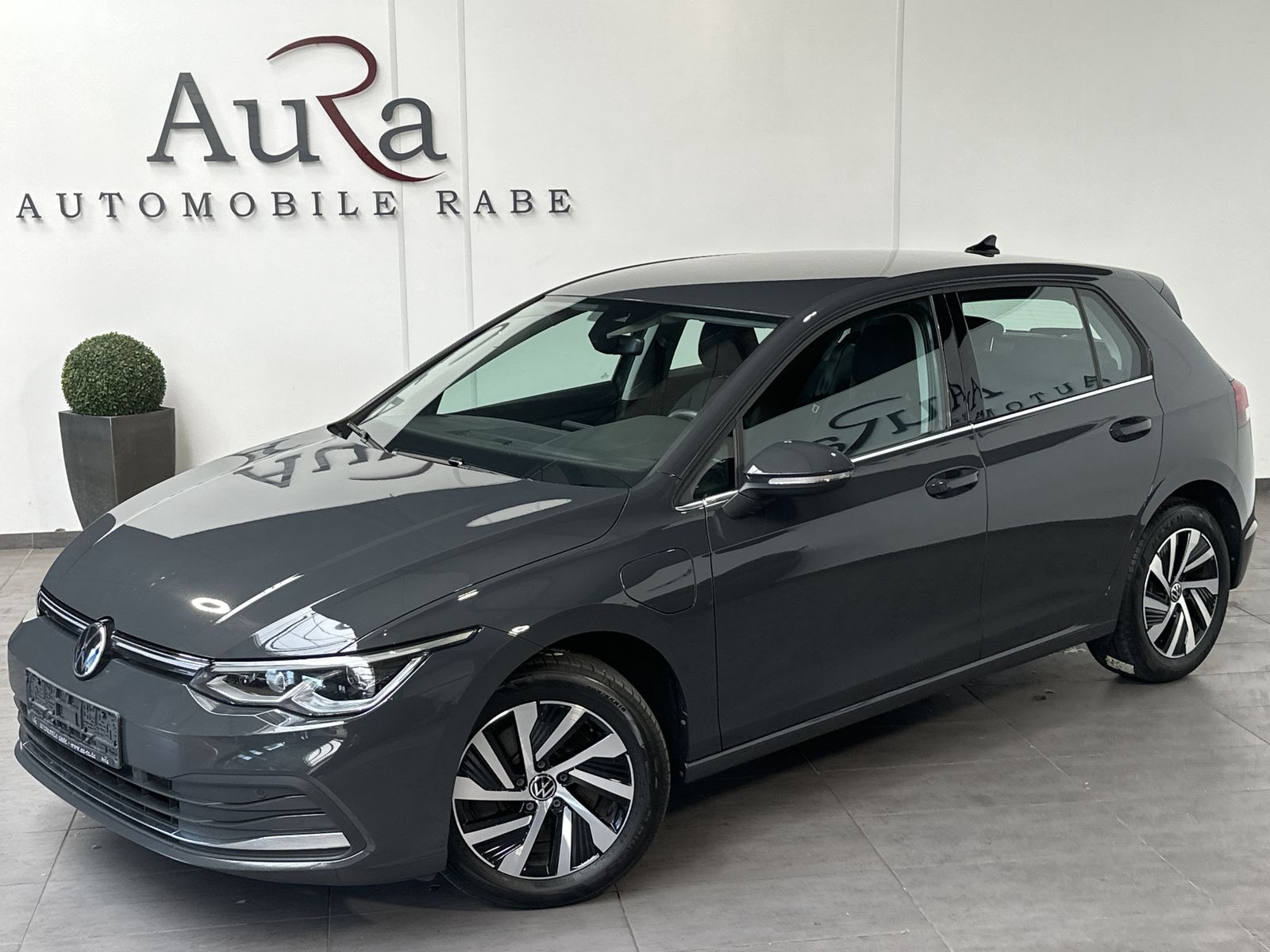 Fahrzeugabbildung Volkswagen Golf Style eHybrid DSG NAV+ACC+LED+SHZ+VCOCK+1HD