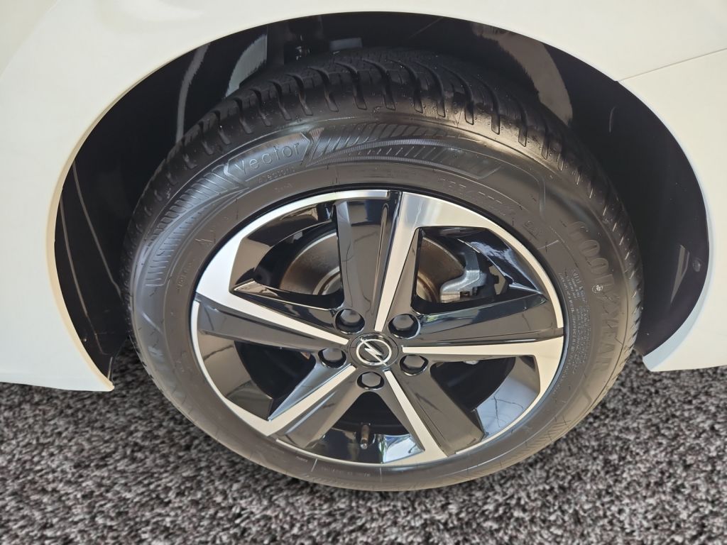 Fahrzeugabbildung Opel Astra Sports Tourer 1.2 Turbo Automatik GS Navi