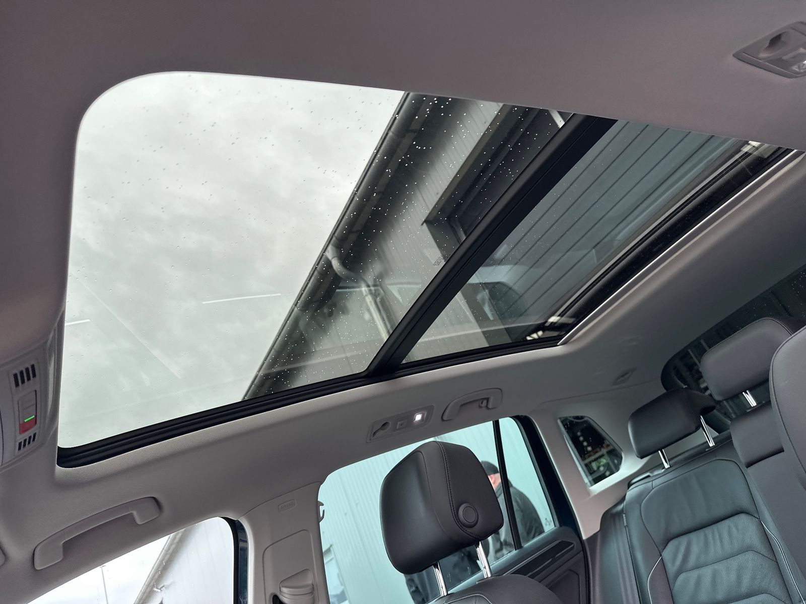 Fahrzeugabbildung Volkswagen Tiguan 2.0 TDI 4M DSG Elegance NAV+MATRIX