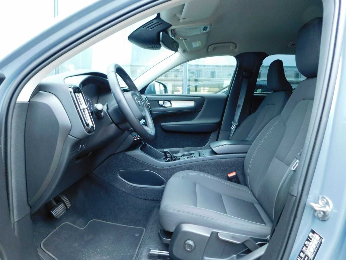 Fahrzeugabbildung Volvo XC40 T3 Geartronic Momentum Pro 'SHZ, LED, ALU'