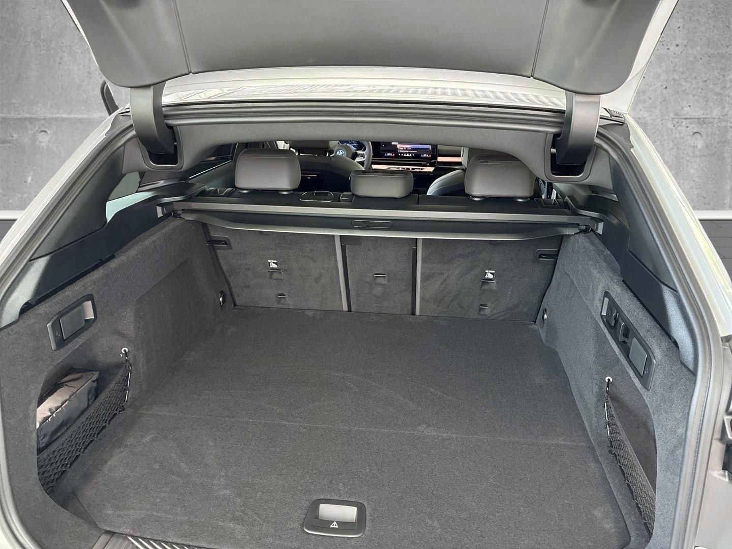 BMW i5 eDrive40 Touring M Sport HUD AHK Pano Navi el foto 14