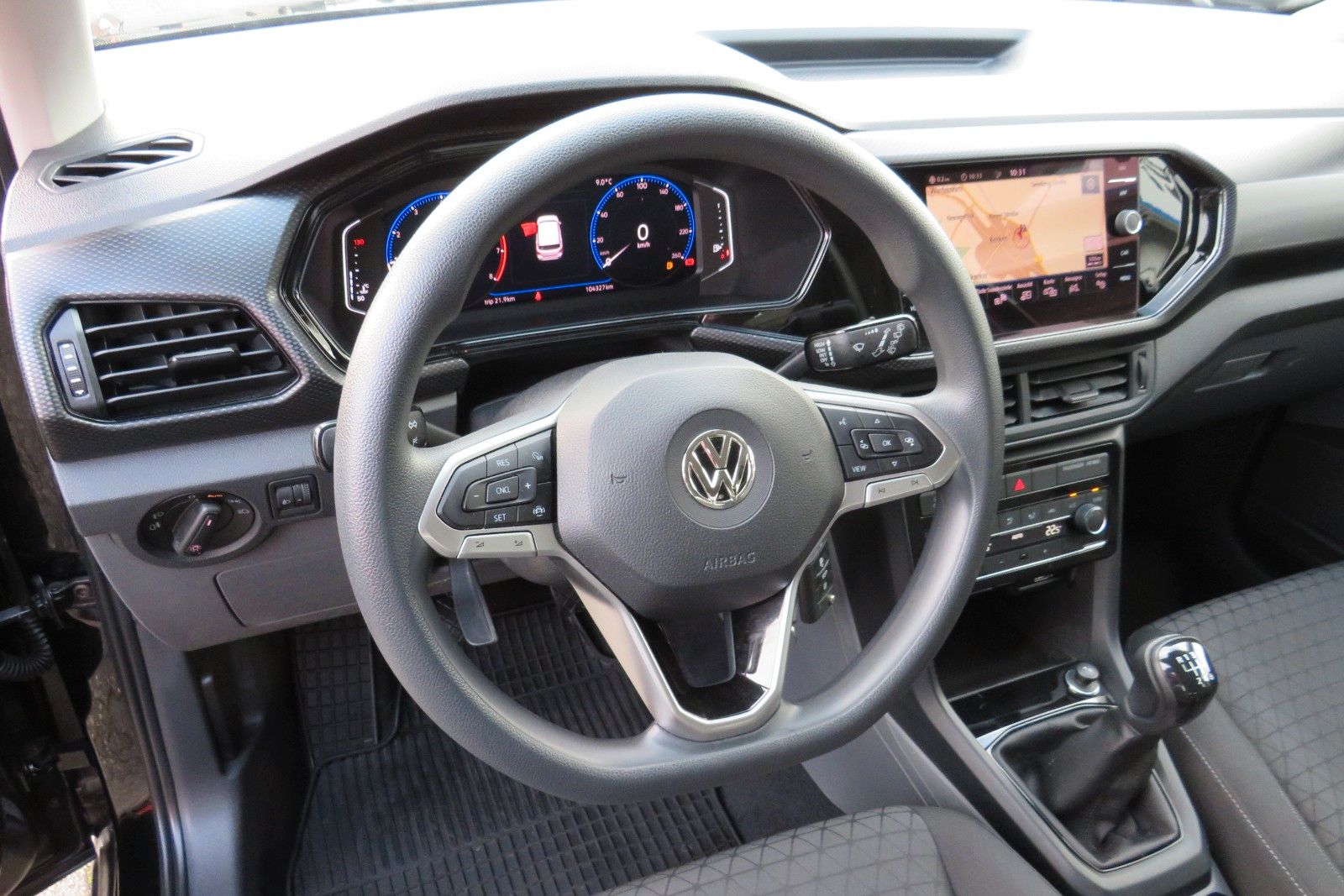 Fahrzeugabbildung Volkswagen T-Cross Life NAVI PDC SITZH DIGITAL-COCKPIT PRO