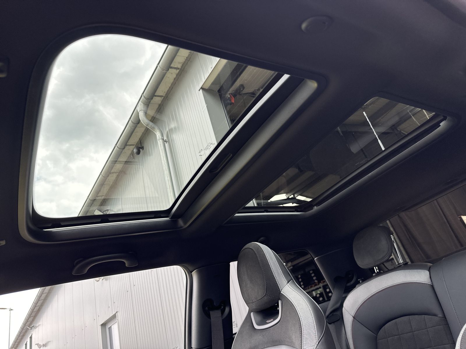 Fahrzeugabbildung MINI John Cooper Works NAV+LED+ACC+KAMERA+PANO+HUD+VC