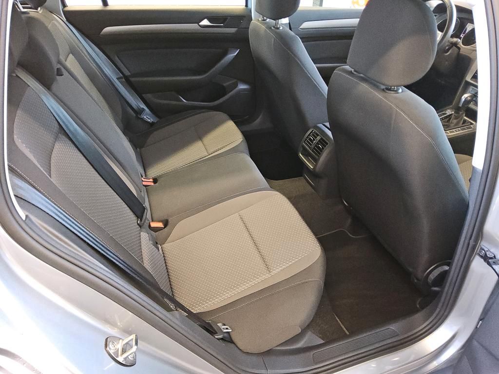 Volkswagen Passat Variant - Bild 8