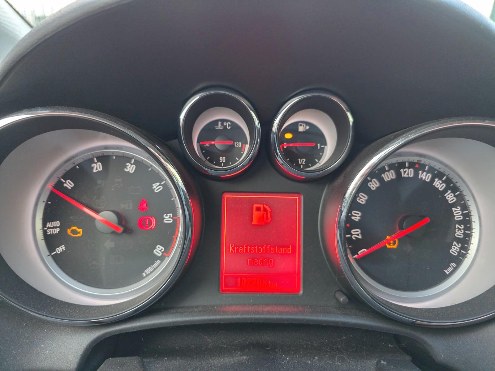 Opel Astra 2014 — photo 9