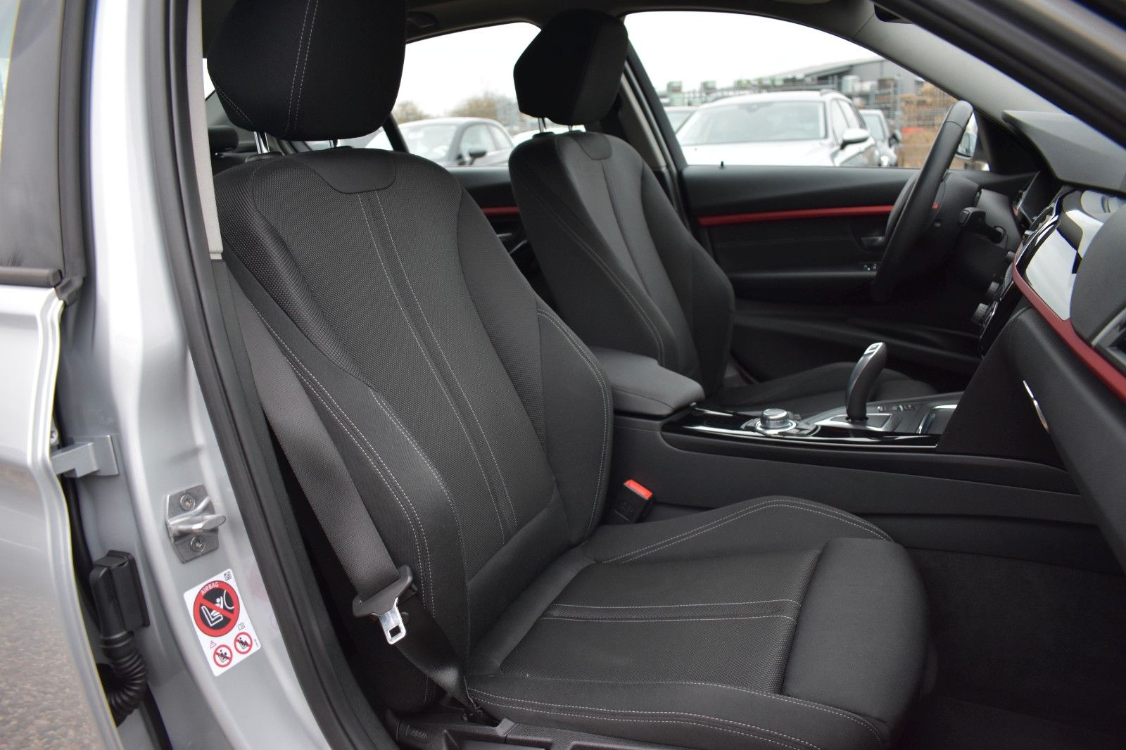 Fahrzeugabbildung BMW 320 i Limo. Sport Line